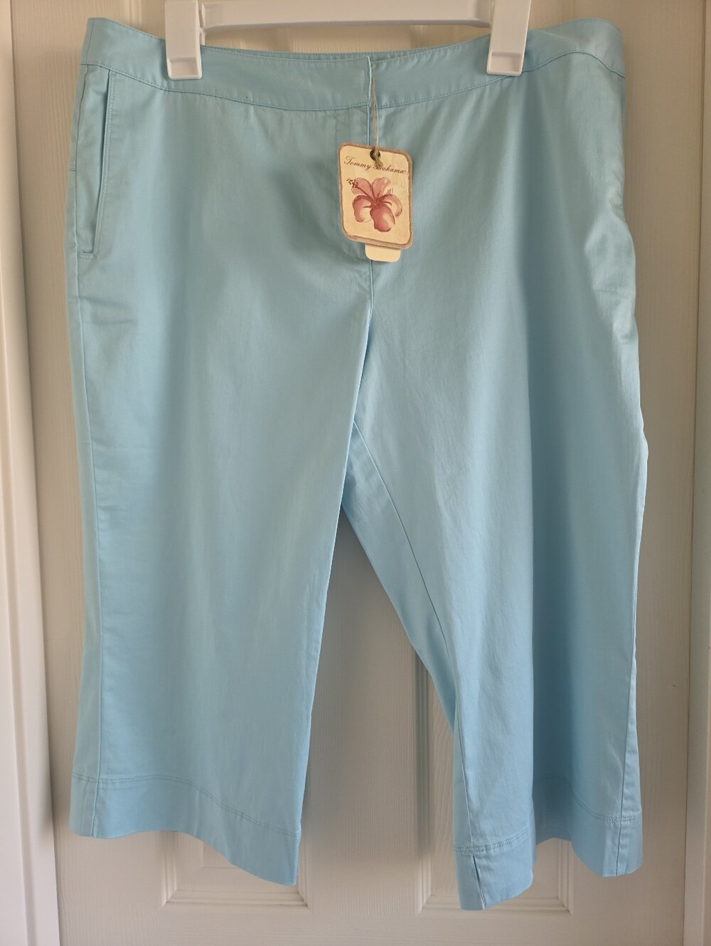 NWT Tommy Bahama Women's Capri Pants Size 14 Light Blue Mid Rise Cropped Chino